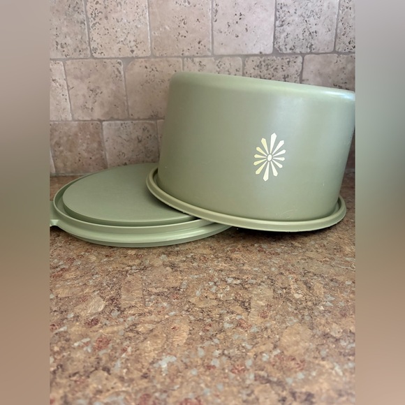 Vintage Tupperware Avocado Green Cake Keeper - Picture 4 of 4
